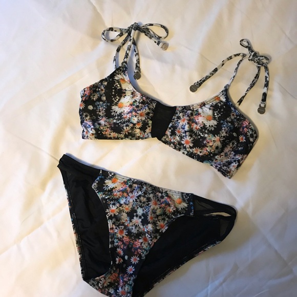 Mink Pink Bikini - Picture 3 of 8